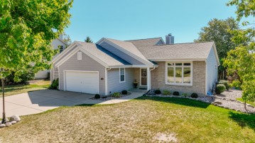 1244 Lake Park Dr, Pewaukee, WI 53072-2664