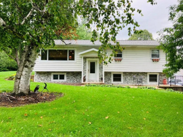 8685 Kettle View Dr, Kewaskum, WI 53040-9485