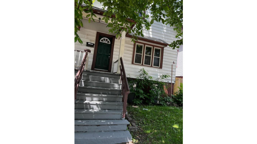 2619 S 6th St Milwaukee, WI 53215 by RE/MAX Realty Pros~Milwaukee $119,000