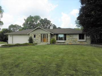 4781 S 35th St, Greenfield, WI 53221-2640