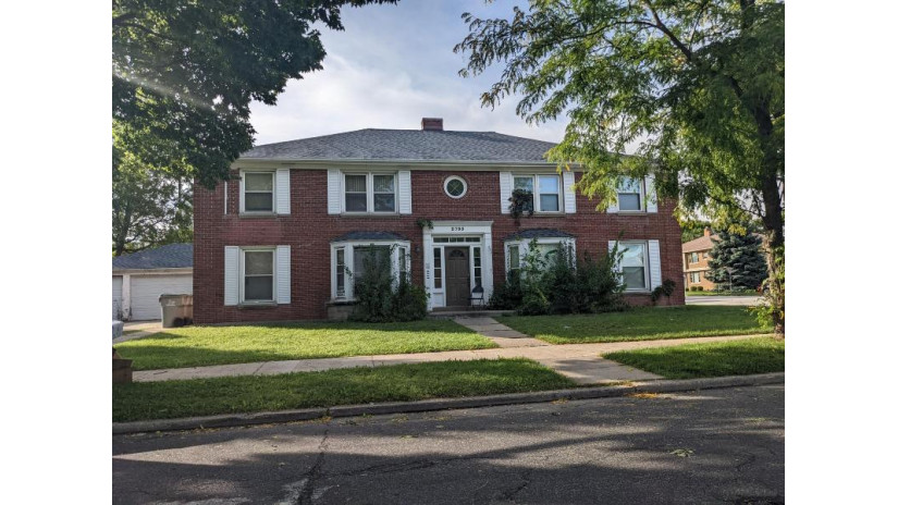 2795 N Carlton Pl Milwaukee, WI 53210 by EXP Realty, LLC~MKE $300,000