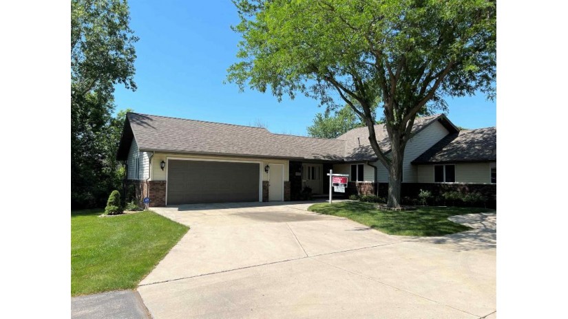 40 Country Club Court Fond Du Lac, WI 54935 by Adashun Jones, Inc. $350,000