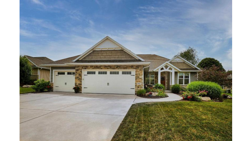 995 Magellan Way Hobart, WI 54155 by Shorewest Realtors $479,900