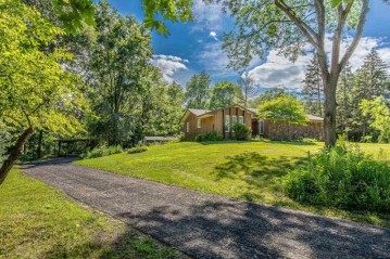 2435 Char Ct, Dunn, WI 53558