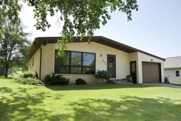 390 Cairns Ave, Richland Center, WI 53581