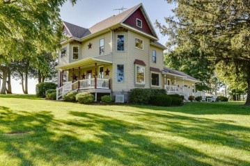 6043 E Lawinger Rd, Ridgeway, WI 53533