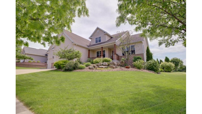 500 Skyview Dr Waunakee, WI 53597 by The Mcgrady Group, Llc $579,900