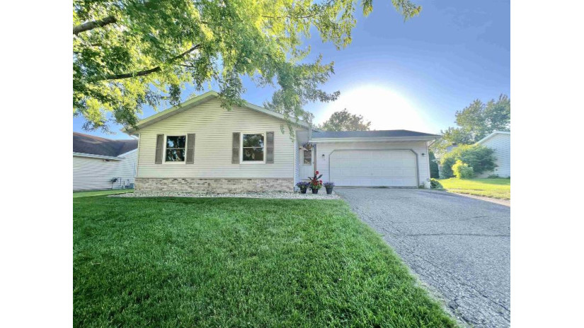 135 Eager Ct Evansville, WI 53536 by Shorewest Realtors $274,900