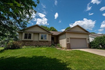 425 Whitetail Way, Deerfield, WI 53531