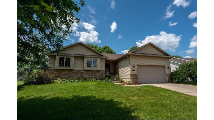 425 Whitetail Way Deerfield, WI 53531 by Bunbury & Assoc, Realtors $349,900