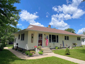 521 S State St, Prairie Du Chien, WI 53821