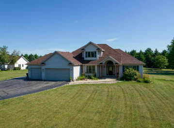 W5571 Double Dr, Walworth, WI 53184