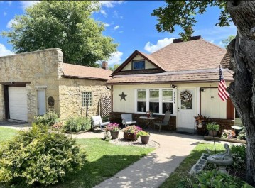 203 Main St, Ridgeway, WI 53582