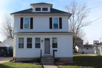 207 S 1st St, Randolph, WI 53956