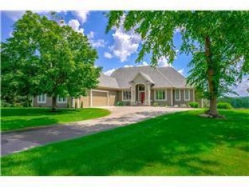 271 Turnberry Ct, Hudson, WI 54016