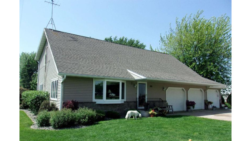 515 West Central Street Loyal, WI 54446 by Tieman Realty, Inc. $275,000