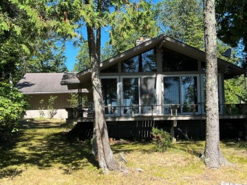 686 Hemlock Dr, Washington Island, WI 54246