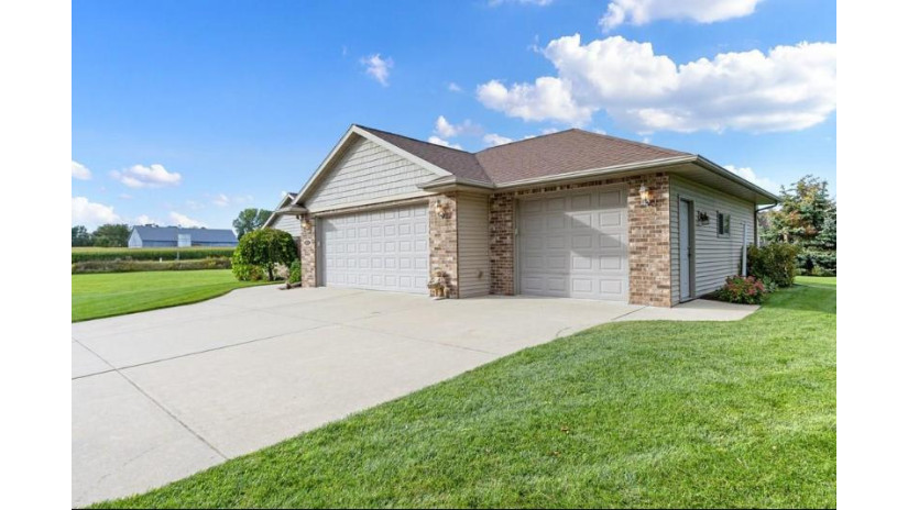 203 Lakota Ln Kewaunee, WI 54216 by Town & Country Real Estate - 9203880163 $372,000