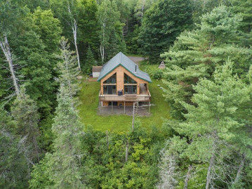 9482 Snowshoe Rd, Presque Isle, WI 54557