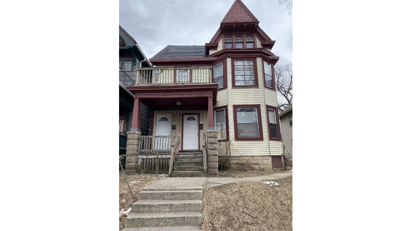 1016 N 37th St 1018 Milwaukee, WI 53208 by Smart Asset Realty Inc $119,000