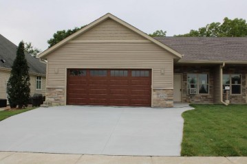 1679 Edgewood Rd 5, Kewaskum, WI 53040