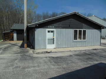 1005 N Wisconsin Dr, Howards Grove, WI 53083-1044