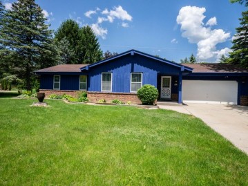 4400 W Donges Ln, Brown Deer, WI 53223-1442