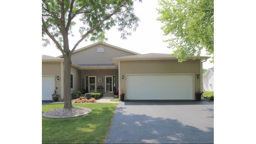 1704 Big Bend Rd Waukesha, WI 53189 by Tiderman Realty, LLC $377,000