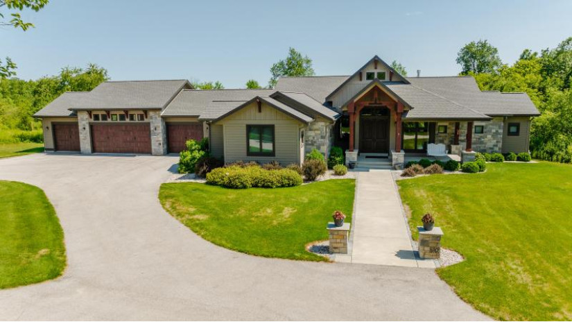 N47W27375 Lynndale Rd Pewaukee, WI 53072 by Mierow Realty $1,800,000