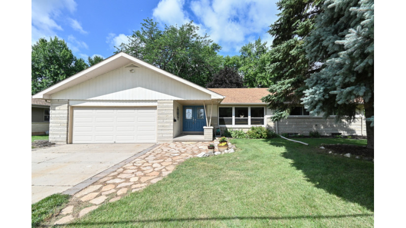 534 N Indiana Ave West Bend, WI 53090 by Shorewest Realtors $339,900