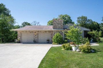 4247 Patzke Rd, Caledonia, WI 53405-1224