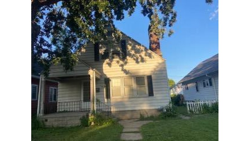 4870 N 37th St Milwaukee, WI 53209 by 1st Advantage Real Estate $72,000