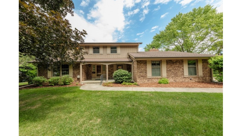 9554 W Upham Ave Greenfield, WI 53228 by Shorewest Realtors $424,900