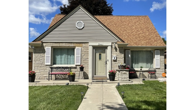 3941 N 64th St Milwaukee, WI 53216 by Shorewest Realtors $210,000