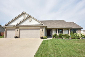 295 E Redding Cir, Belgium, WI 53004-9424