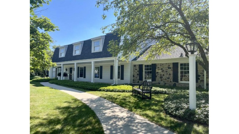 9641 N Courtland Dr Mequon, WI 53092 by First Weber Inc -NPW $875,000