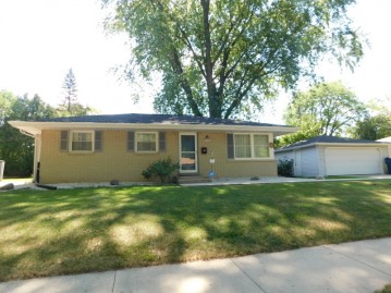 4962 N 110th St, Milwaukee, WI 53225-3853