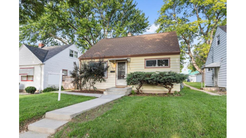 3913 N 69th St Milwaukee, WI 53216 by TD Executive Realty $149,900