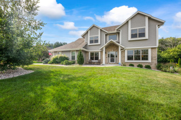 N25W27171 Orchard Ln, Pewaukee, WI 53072-4952