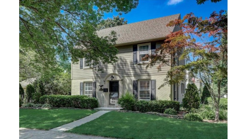 9606 Ridge Blvd Wauwatosa, WI 53226 by First Weber Inc -NPW $400,000