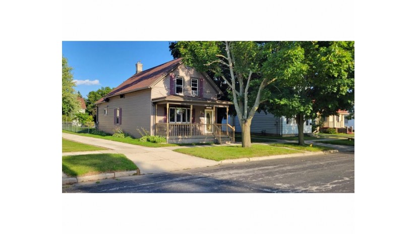 1221 S 22nd St Manitowoc, WI 54220 by Coldwell Banker Real Estate Group~Manitowoc - 920-769-1600 $123,000