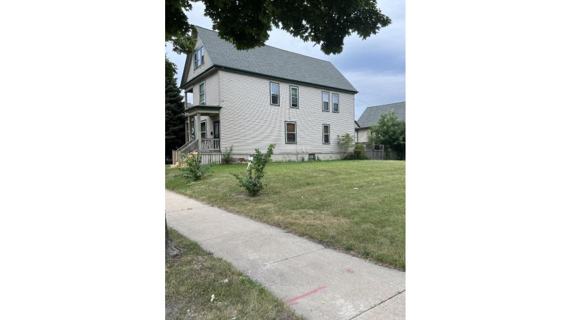 2523 W Garfield Ave 2523A, 2525 Milwaukee, WI 53205 by Berkshire Hathaway HomeServices Metro Realty $185,000