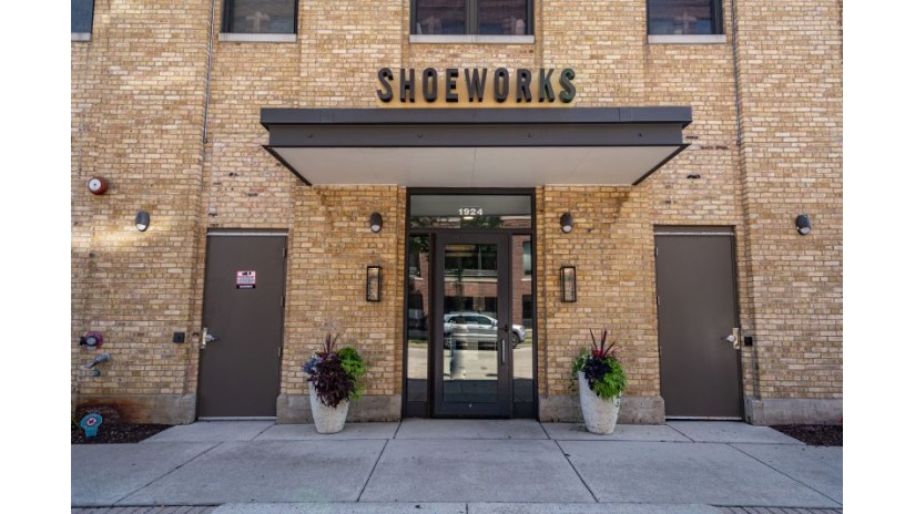 1924 N Hubbard St 220 Milwaukee, WI 53212 by Shorewest Realtors $243,500