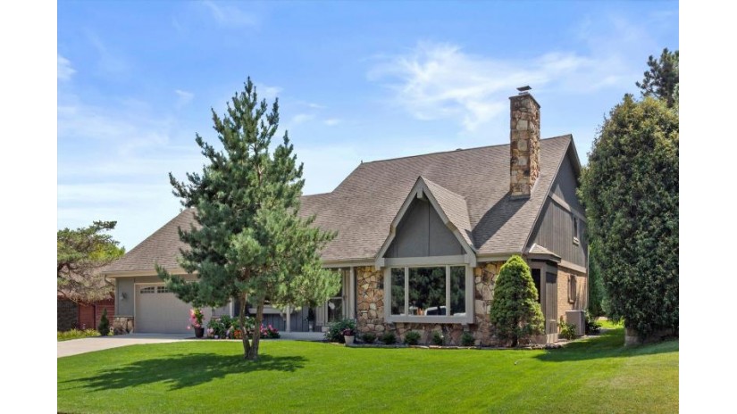12625 W Scarborough Dr New Berlin, WI 53151 by RE/MAX Realty Pros~Milwaukee $549,900