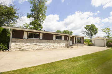 N6028 Lake Dr, Wescott, WI 54166