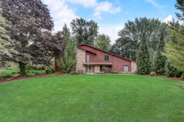 8735 W Meadow Ln, Franklin, WI 53132