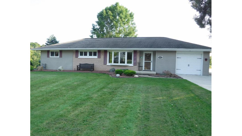 4315 Ravine Dr Manitowoc Rapids, WI 54220 by Coldwell Banker Real Estate Group~Manitowoc $274,900