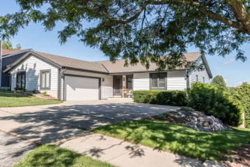 219 Stewart Hill Dr, Waukesha, WI 53188-4830