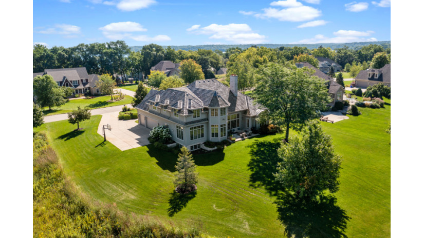 2015 Carriage Hills Dr Delafield, WI 53018 by Shorewest Realtors $1,115,000