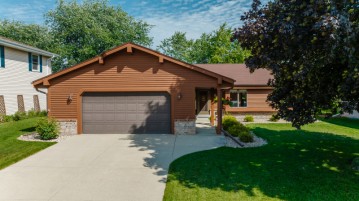 16240 W Allison Ln, New Berlin, WI 53151-6591